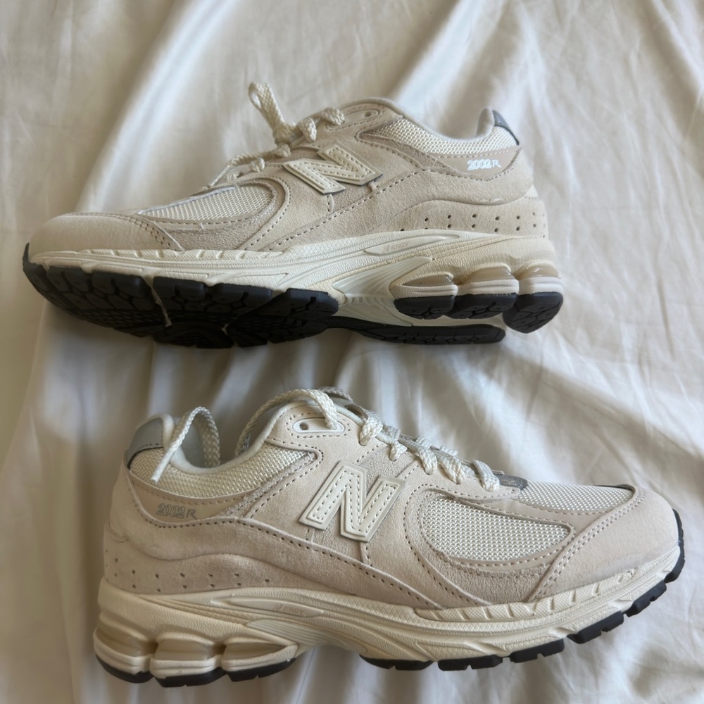 New Balance 2002r